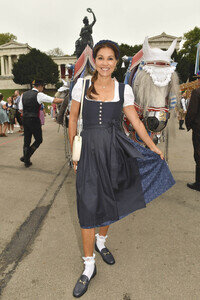 Regines Damenwiesn beim Oktoberfest 2025 in München