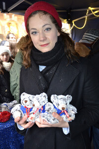Teddybären Charity Verkauf der 'Sturm der Liebe' Stars in München