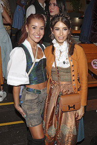 Cathy Hummels Wiesn-Bummel beim Oktoberfest 2026 in München
