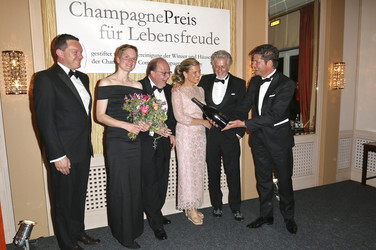 Verleihung vom Champagne Preis für Lebensfreude in Hamburg