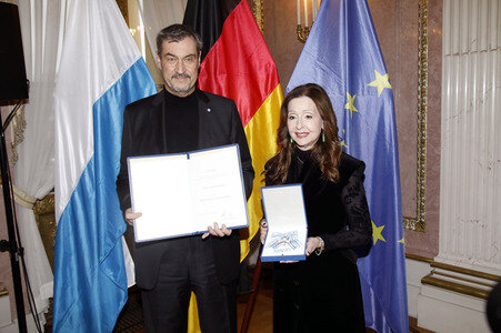Verleihung des  Bayerischen Verdienstordens an  Vicky Leandros in München