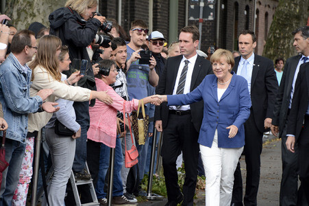 Angela Merkel besucht den Problemstadtteil Marxloh in Duisburg