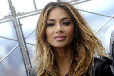 Nicole Scherzinger beleuchtet das Empire State Building in New York
