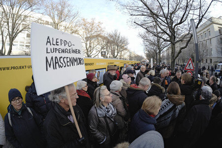 Protestkundgebung gegen russischen Militäreinsatz in Syrien in Berlin