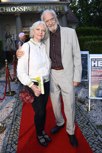 Theaterpremiere 'Der eingebildet Kranke' und 90. Geburtstag von Dieter Hallervorden in Berlin