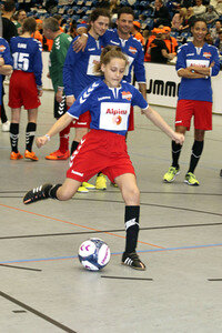 Benefiz-Fußballspiel 'Kicken mit Herz' 2017 in Hamburg