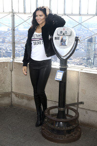 Empire State Building Lighting Ceremony mit Adriana Lima in New York