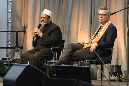 De Maizière und al-Tayyeb auf dem 36. Deutschen Evangelischen Kirchentag in Berlin