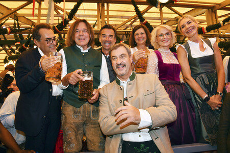 Wiesn Anstich im Schottenhamel Festzelt auf dem Oktoberfest 2025 in München