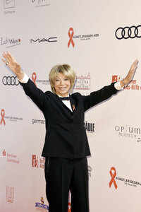 Benefizgala 'Künstler gegen Aids - Die Gala 2016' in Berlin