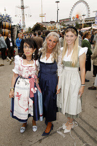 Regines Damenwiesn beim Oktoberfest 2025 in München