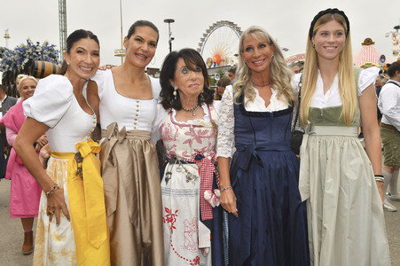 Regines Damenwiesn beim Oktoberfest 2025 in München