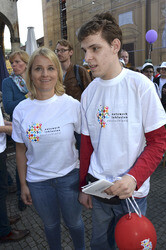 Verena Bentele mit Fakellauf-Teilnehmer