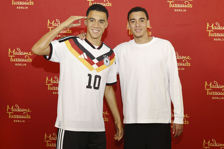 Jamal Musiala bei der Präsentation seiner Wachsfigur in München