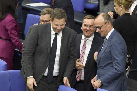 64. Sitzung des Deutschen Bundestages in Berlin