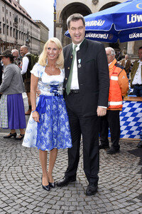 Oktoberfest Trachten- und Schützenzug 2018 in München