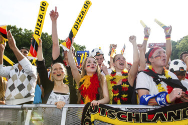 WM-Fanmeile beim Spiel Deutschland gegen Portugal, Berlin