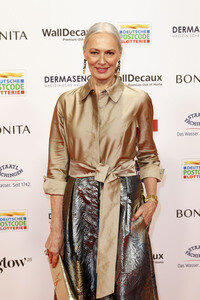 Goldene Bild der Frau 2025 in Hamburg