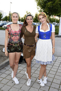 7. Vorwiesn bei Möbel Höffner in München