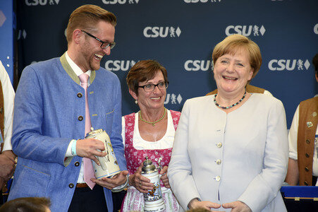 Angela Merkel besucht eine Festzeltveranstaltung der CSU in München