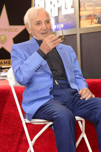 Charles Aznavour erhält einen Stern auf dem Hollywood Walk of Fame in Los Angeles