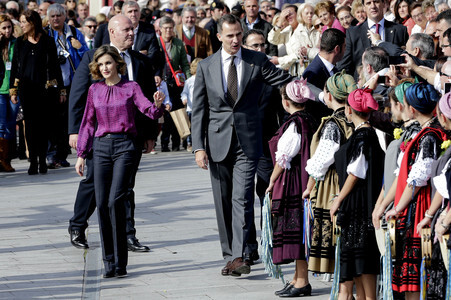 König Felipe und Königin Letizia besuchen Colombres