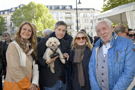 Offizielle Einweihung des Harald-Juhnke-Platzes in Berlin
