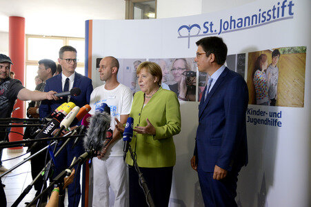 Angela Merkel besucht ein Altenheim in Paderborn