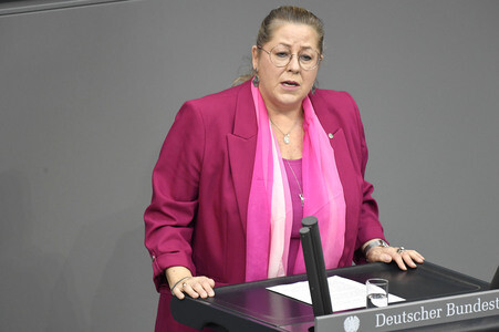 90. Sitzung des Deutschen Bundestages in Berlin