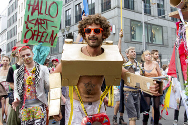 Demoparade gegen Fashion Terror und für Faire Mode und Trashion, Berlin