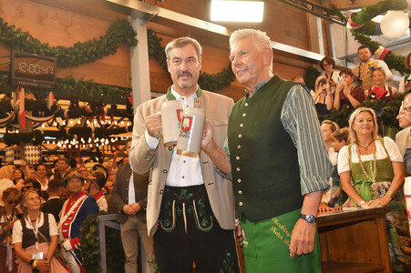Wiesn Anstich im Schottenhamel Festzelt auf dem Oktoberfest 2025 in München