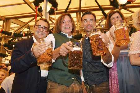 Wiesn Anstich im Schottenhamel Festzelt auf dem Oktoberfest 2025 in München