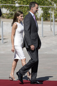 Königin Letizia und König Felipe beim Abflug am Flughafen Madrid-Barajas