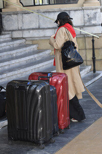 Ankunft von Zoey Deutch auf dem San Sebastian International Film Festival 2025