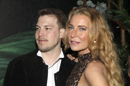 Eröffnung von Olivias Dschungel Bar in Hamburg