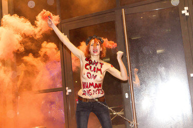 Femen Aktivistinnen stürmen das Bordell 'Artemis', Berlin
