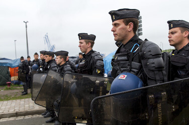 Französische Polizei räumt Flüchtlingslager bei Calais