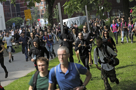 '#BlockG20 – colour the red zone!' Demonstration in Hamburg