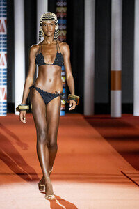 Dolores Cortés Fashion Show auf der Merceds-Benz Fashion Week M