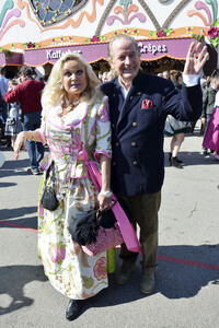 Damen-Wiesn 2015 von Unternehmerin Regine Sixt auf dem Oktoberfest in München