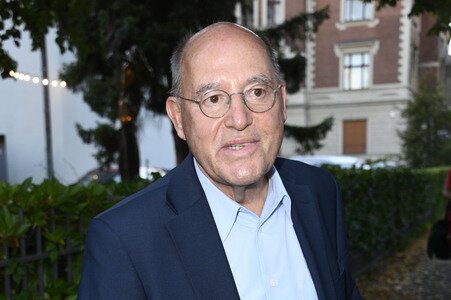 Überraschungsgala zum 90. Geburtstag von Dieter Hallervorden in Berlin