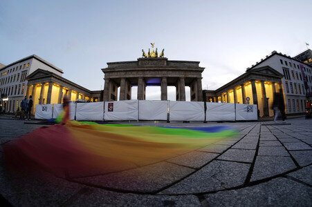 Gedenken an die Opfer des Anschlags von Orlando in Berlin