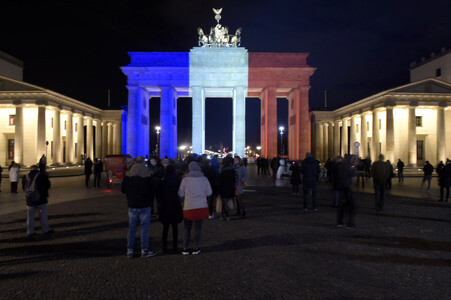 Berlin in Trauer um Opfer der Terroranschläge in Paris