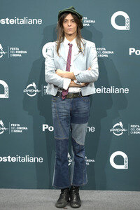 Photocall 'La Chitarra Nella Roccia - Lucio Corsi dal Vivo all'Abbazia di San Galgano', Internationales Filmfestival Rom 2025