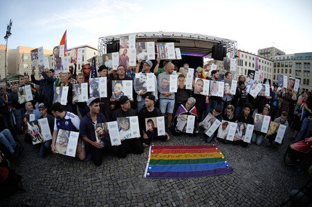 Gedenken an die Opfer des Anschlags von Orlando in Berlin