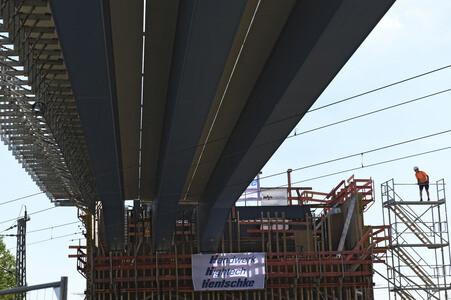 Arbeiten am Neubau der Brücke der B 101 bei Großenhain