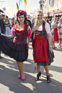Damen-Wiesn 2015 von Unternehmerin Regine Sixt auf dem Oktoberfest in München