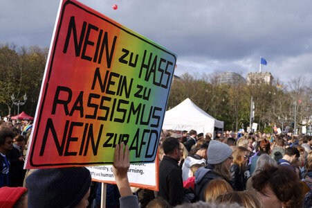Demonstration 'Gegen Hass und Rassismus im Bundestag' in Berlin