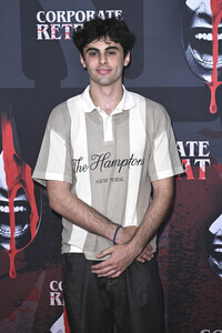 Filmpremiere 'Corporate Retreat' in Burbank