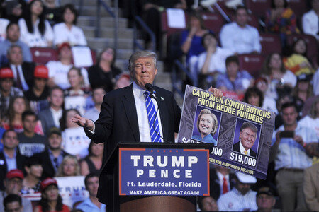 Wahlkampfveranstaltung von Donald Trump un Sunrise